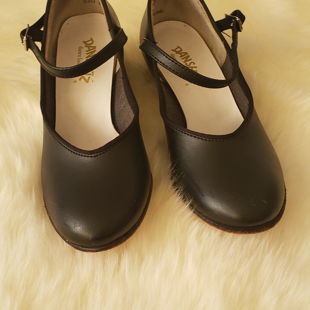 Danshuz Character Shoes Sz 4 M 💃